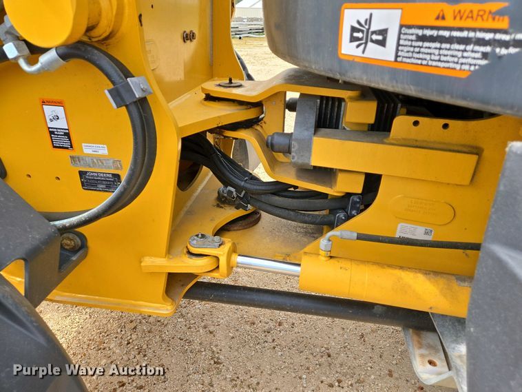 image for item EJ7484 2022 John Deere 324L wheel loader