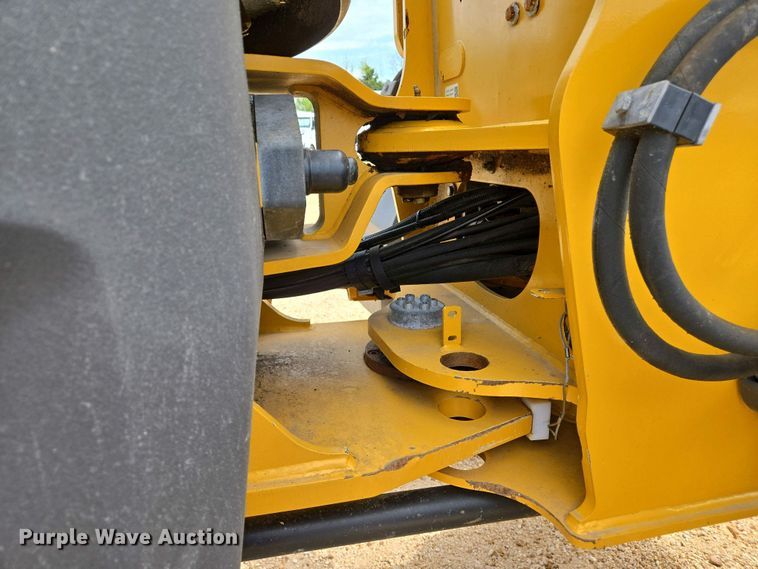 image for item EJ7484 2022 John Deere 324L wheel loader
