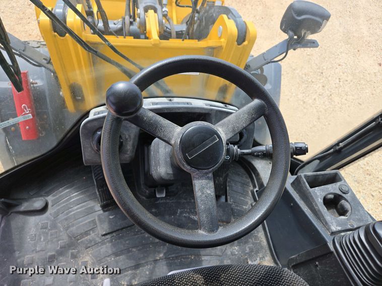 image for item EJ7484 2022 John Deere 324L wheel loader