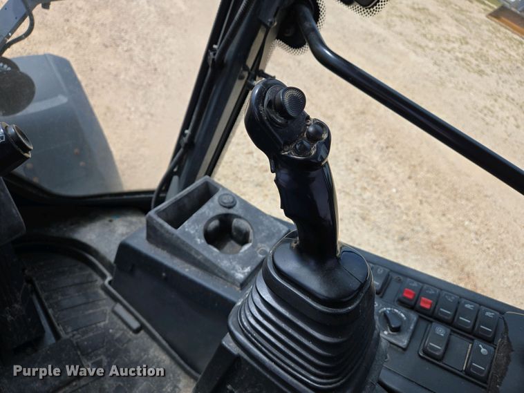 image for item EJ7484 2022 John Deere 324L wheel loader