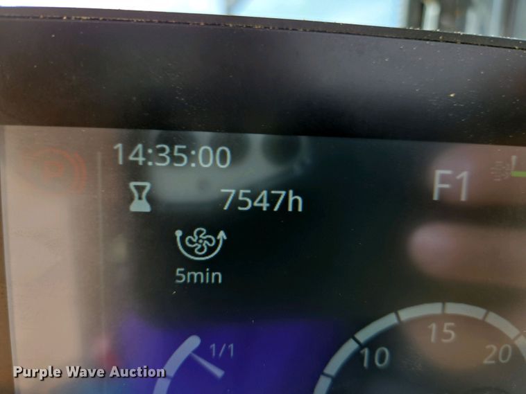 image for item EJ7484 2022 John Deere 324L wheel loader