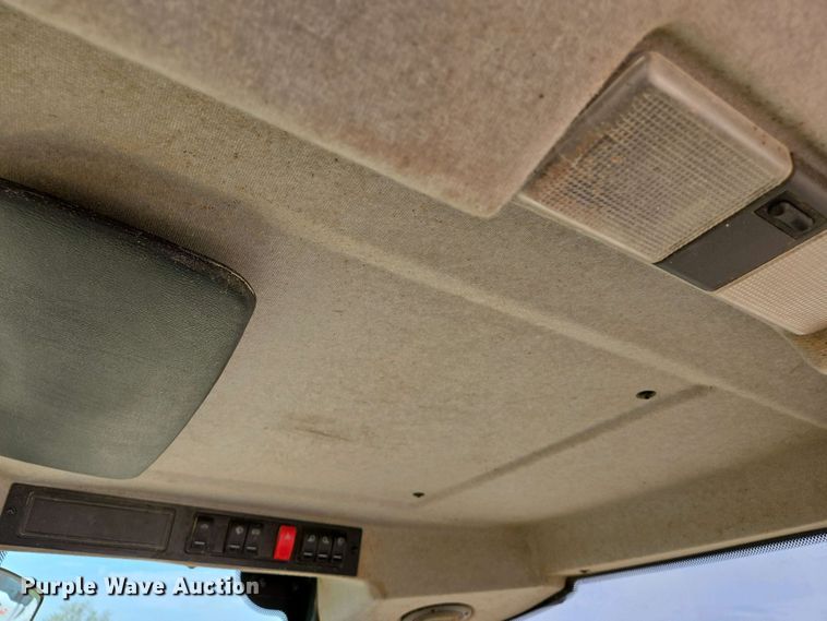 image for item EJ7484 2022 John Deere 324L wheel loader