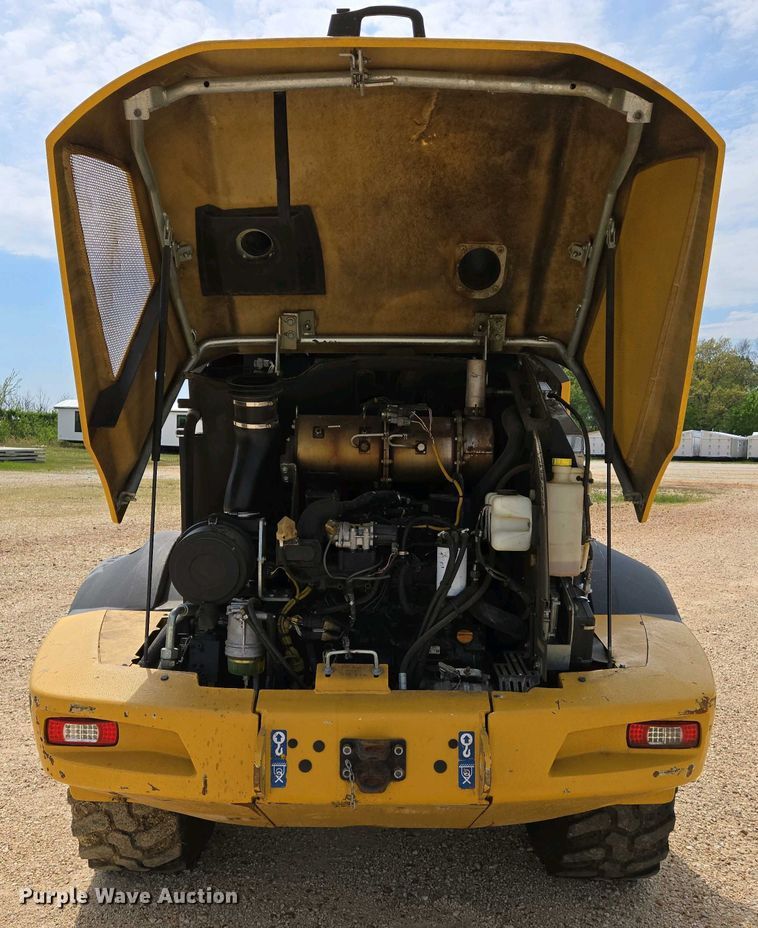 image for item EJ7484 2022 John Deere 324L wheel loader