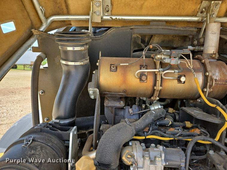 image for item EJ7484 2022 John Deere 324L wheel loader