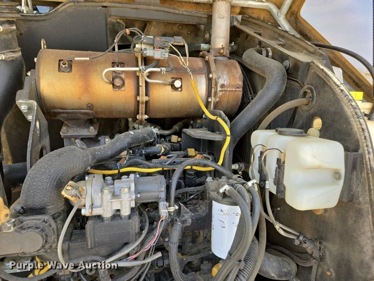 image for item EJ7484 2022 John Deere 324L wheel loader