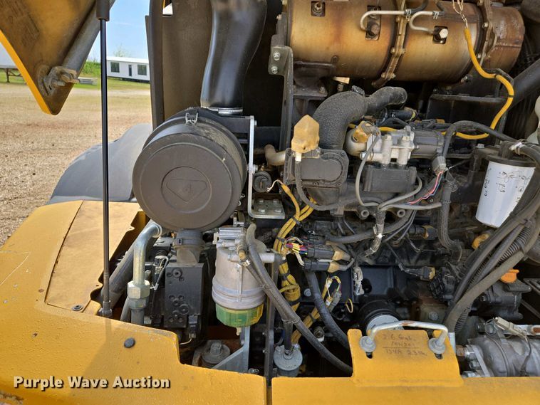 image for item EJ7484 2022 John Deere 324L wheel loader