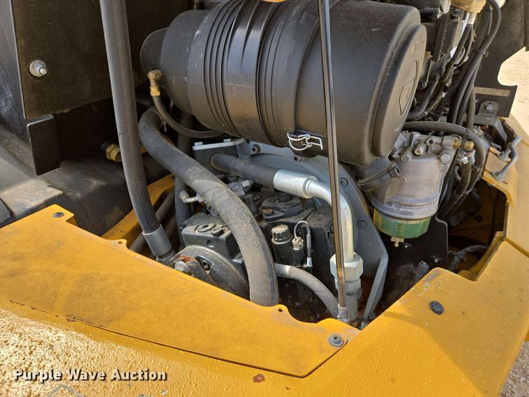 image for item EJ7484 2022 John Deere 324L wheel loader