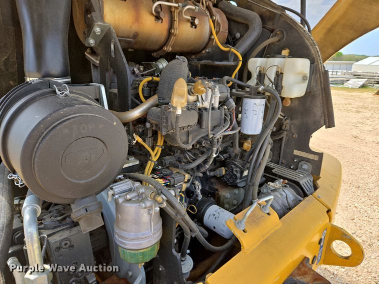 image for item EJ7484 2022 John Deere 324L wheel loader