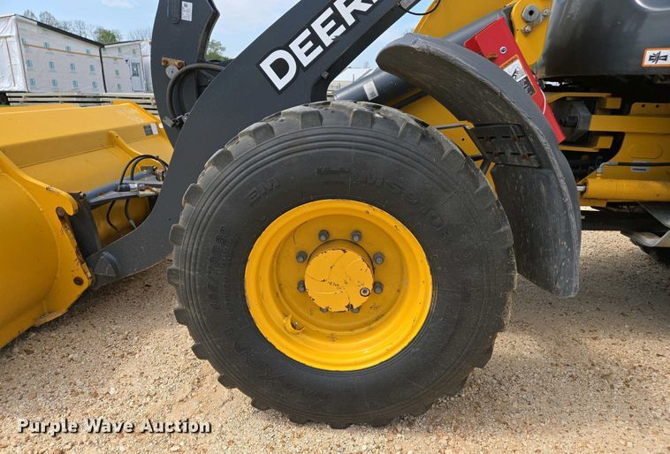image for item EJ7484 2022 John Deere 324L wheel loader