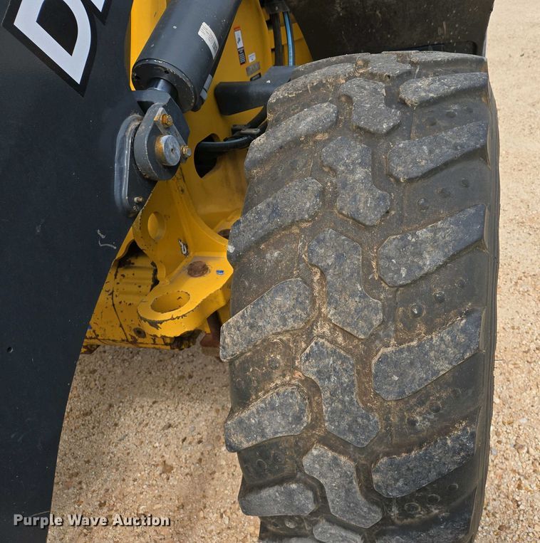 image for item EJ7484 2022 John Deere 324L wheel loader