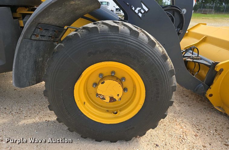 image for item EJ7484 2022 John Deere 324L wheel loader