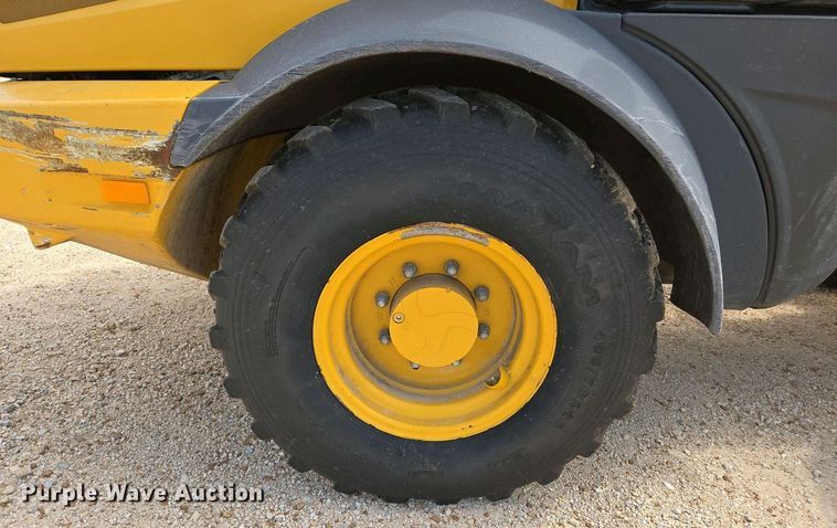 image for item EJ7484 2022 John Deere 324L wheel loader