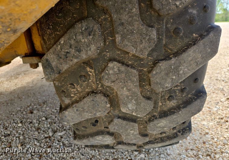 image for item EJ7484 2022 John Deere 324L wheel loader