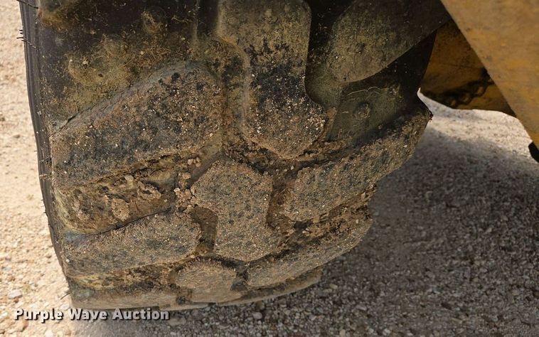 image for item EJ7484 2022 John Deere 324L wheel loader