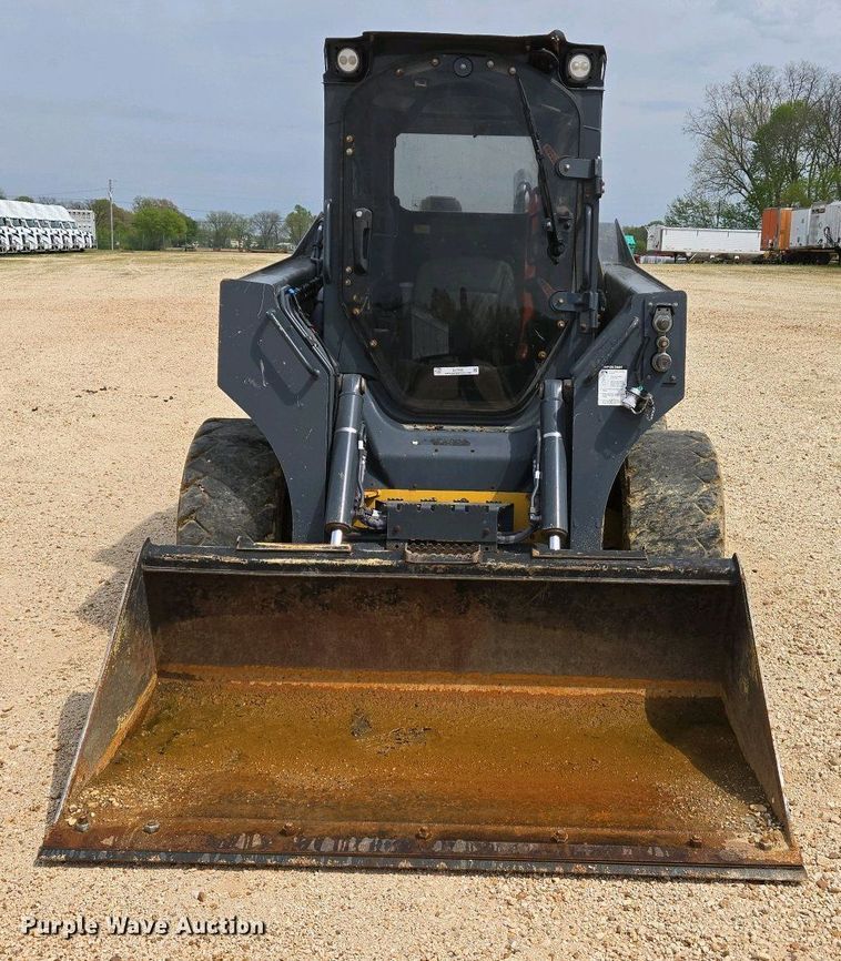image for item EJ7485 2022 John Deere 324G skid steer loader