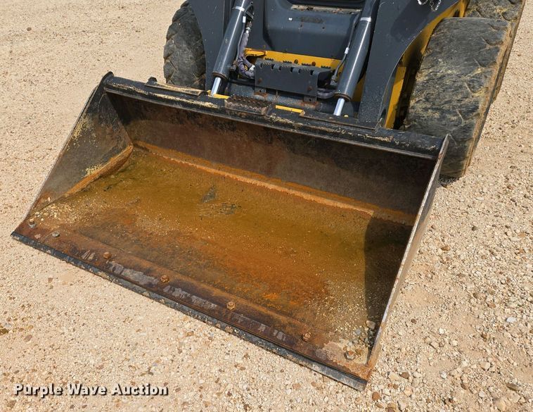 image for item EJ7485 2022 John Deere 324G skid steer loader