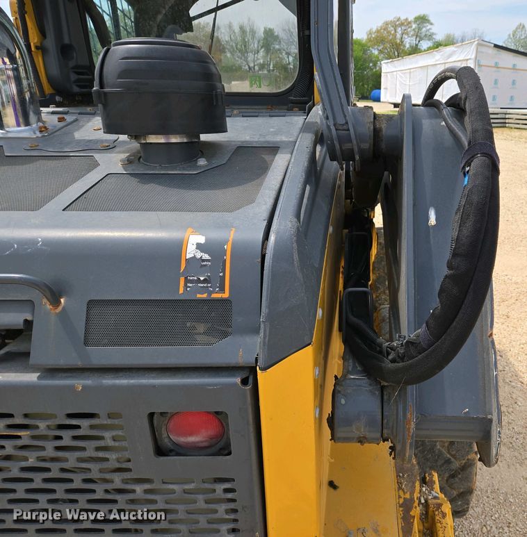 image for item EJ7485 2022 John Deere 324G skid steer loader