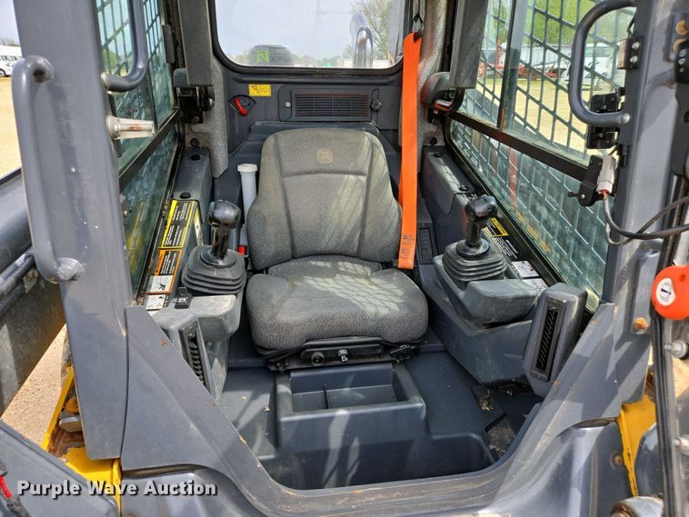 image for item EJ7485 2022 John Deere 324G skid steer loader