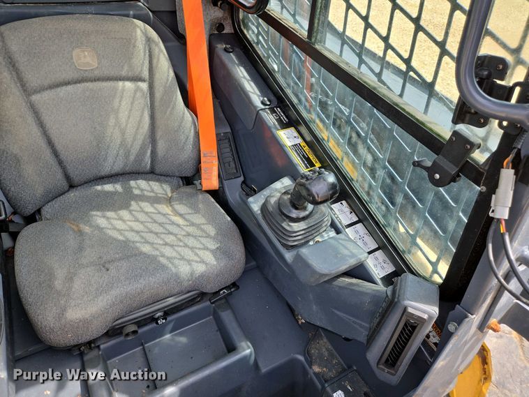 image for item EJ7485 2022 John Deere 324G skid steer loader