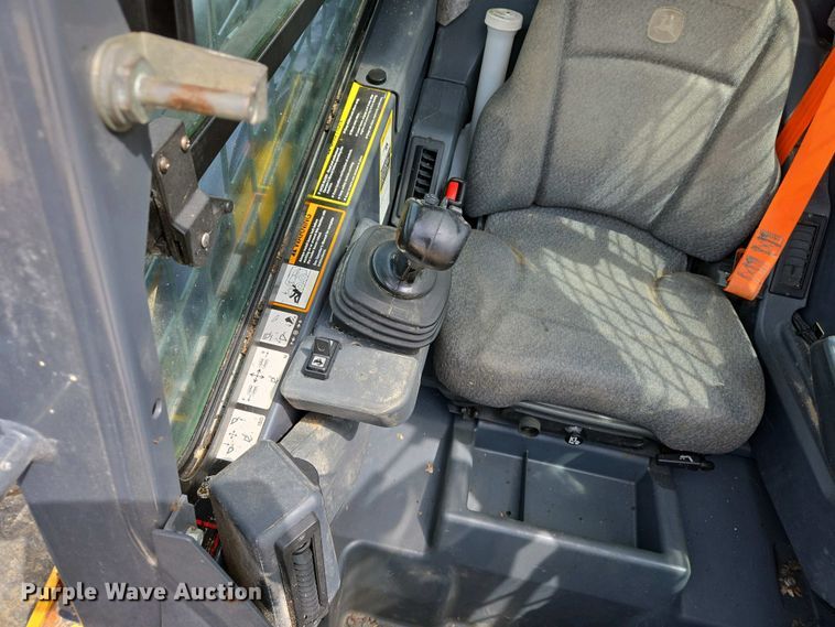 image for item EJ7485 2022 John Deere 324G skid steer loader