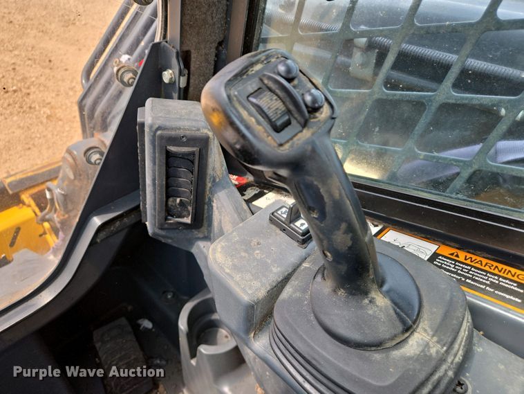 image for item EJ7485 2022 John Deere 324G skid steer loader