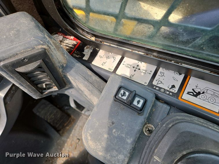 image for item EJ7485 2022 John Deere 324G skid steer loader