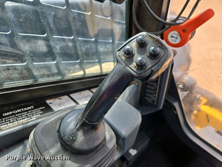 image for item EJ7485 2022 John Deere 324G skid steer loader