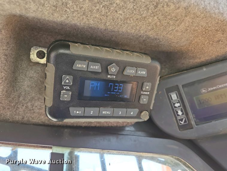 image for item EJ7485 2022 John Deere 324G skid steer loader