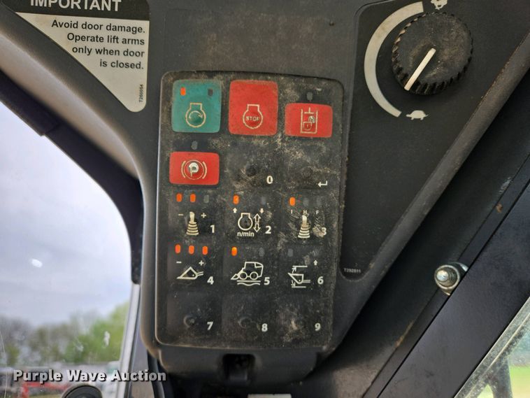 image for item EJ7485 2022 John Deere 324G skid steer loader