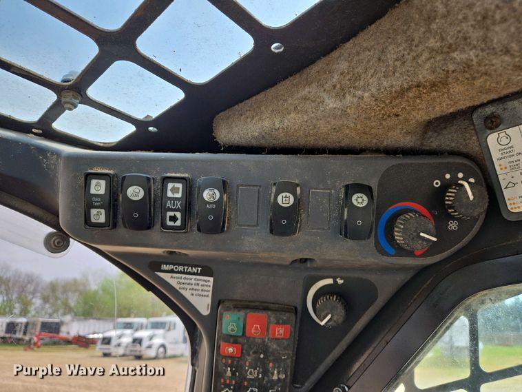 image for item EJ7485 2022 John Deere 324G skid steer loader