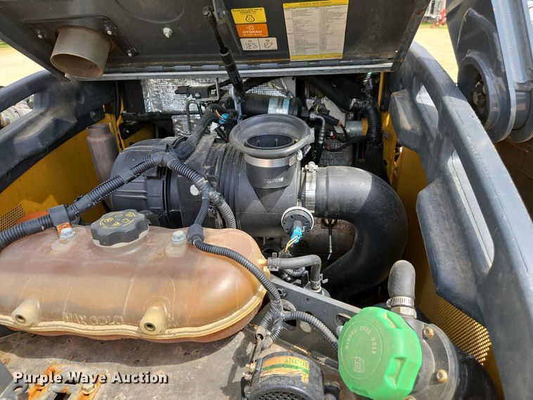 image for item EJ7485 2022 John Deere 324G skid steer loader