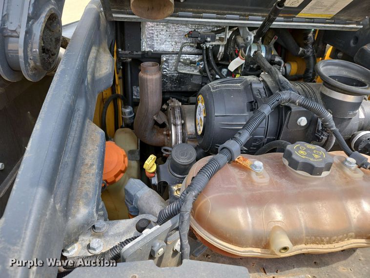 image for item EJ7485 2022 John Deere 324G skid steer loader