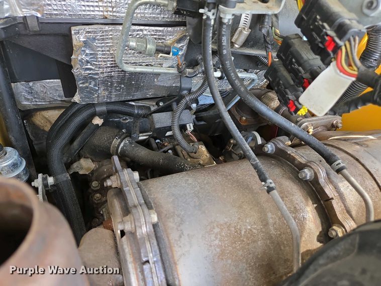 image for item EJ7485 2022 John Deere 324G skid steer loader