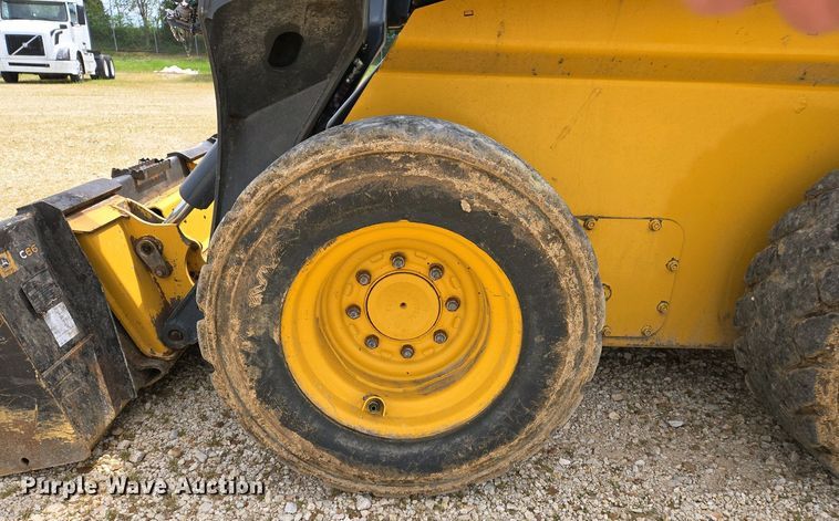 image for item EJ7485 2022 John Deere 324G skid steer loader