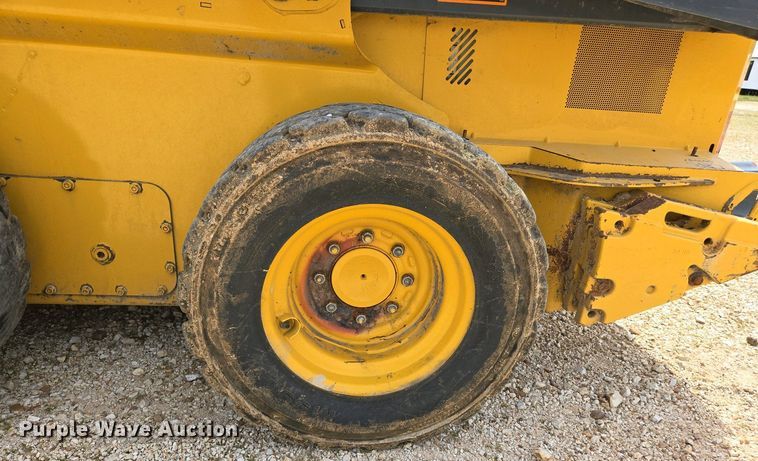 image for item EJ7485 2022 John Deere 324G skid steer loader