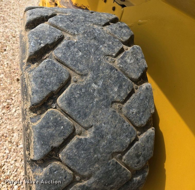 image for item EJ7485 2022 John Deere 324G skid steer loader