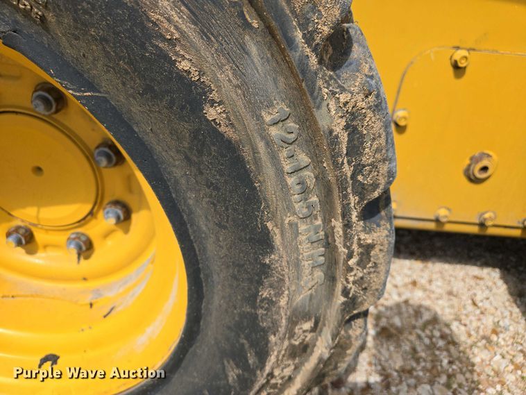 image for item EJ7485 2022 John Deere 324G skid steer loader