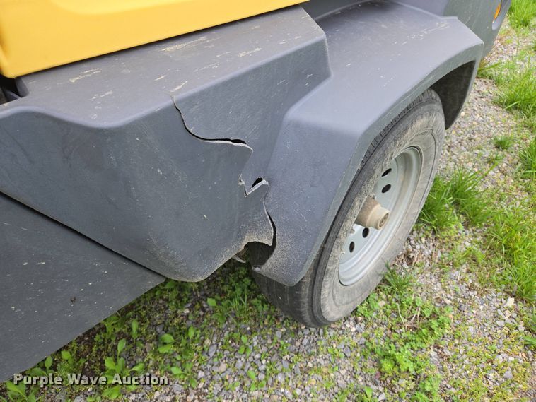 image for item EJ7491 Atlas Copco XAVS 400 air compressor