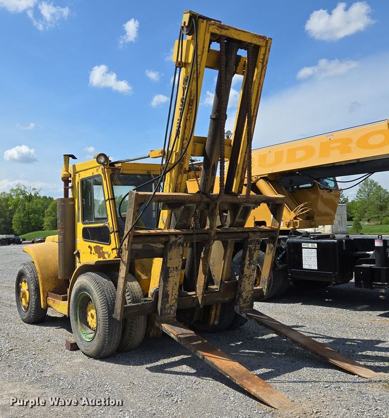 image for item EJ7519 Hyster H180H forklift