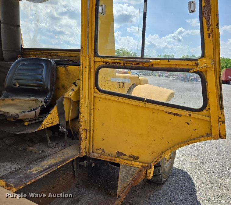 image for item EJ7519 Hyster H180H forklift