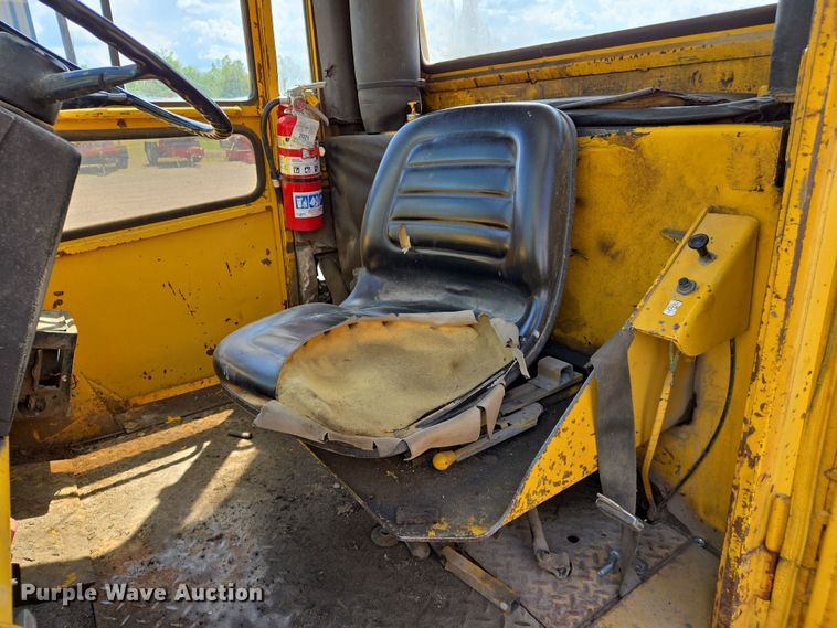 image for item EJ7519 Hyster H180H forklift