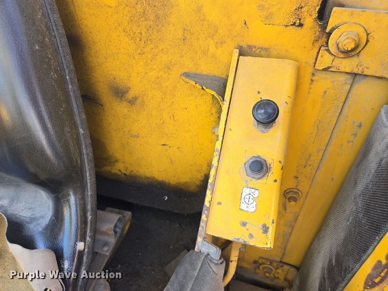 image for item EJ7519 Hyster H180H forklift