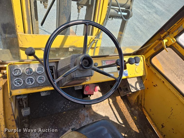 image for item EJ7519 Hyster H180H forklift