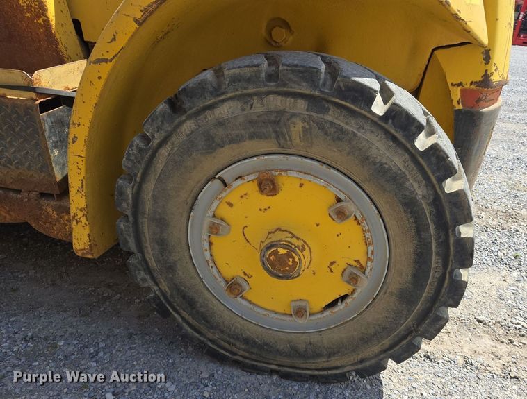 image for item EJ7519 Hyster H180H forklift