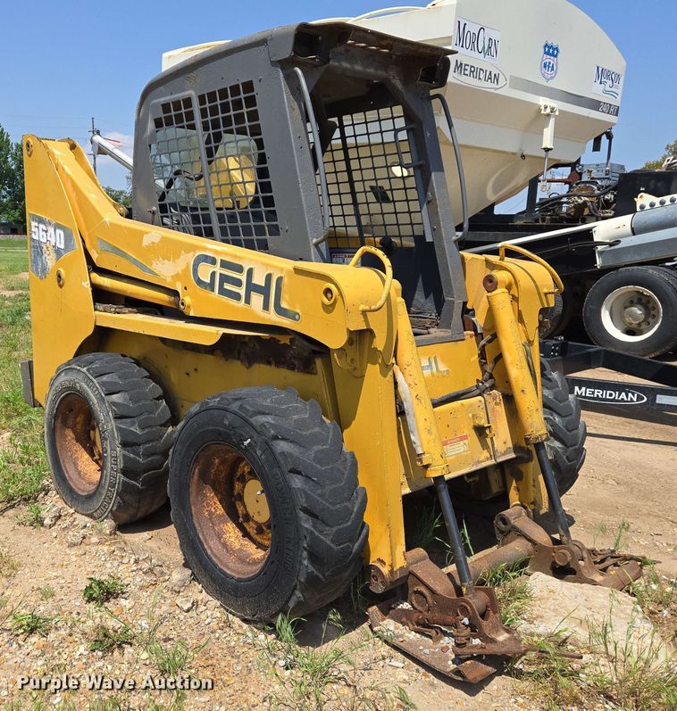 image for item EJ7532 2004 Gehl 5640 skid steer loader