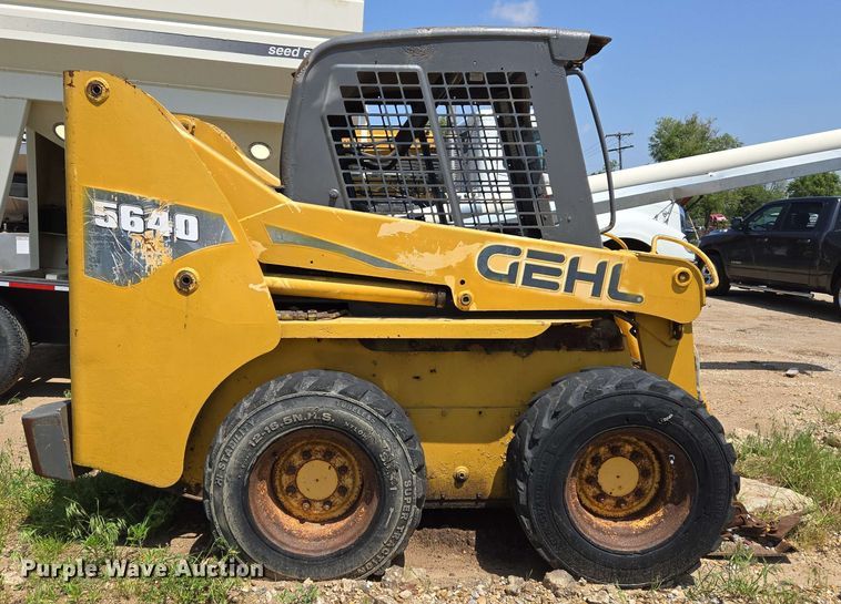 image for item EJ7532 2004 Gehl 5640 skid steer loader