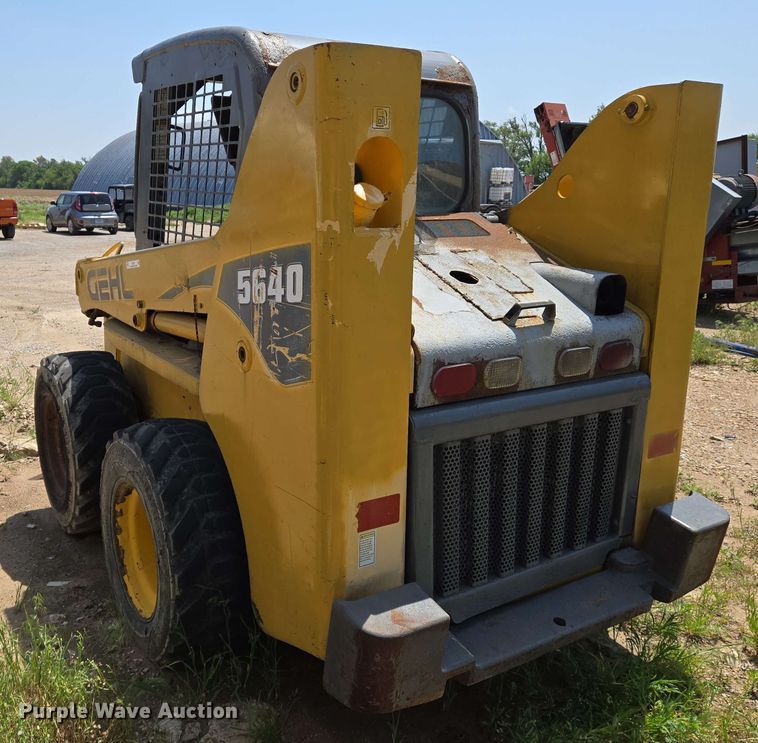 image for item EJ7532 2004 Gehl 5640 skid steer loader