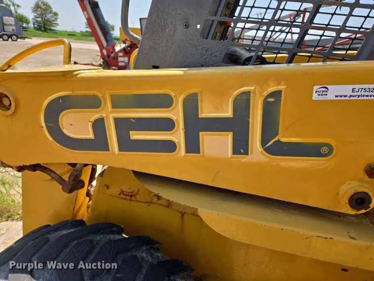 image for item EJ7532 2004 Gehl 5640 skid steer loader