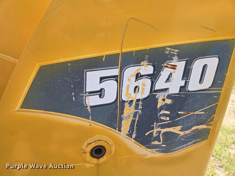 image for item EJ7532 2004 Gehl 5640 skid steer loader