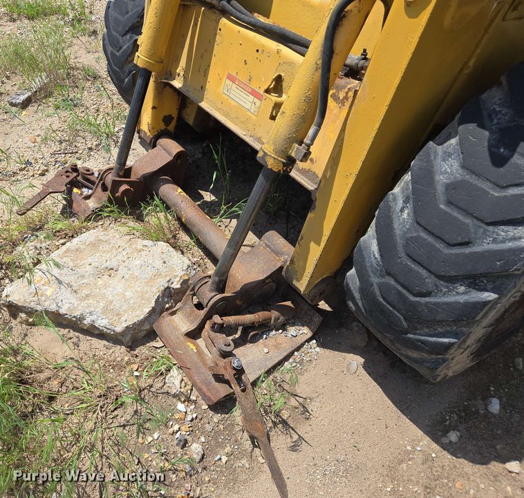 image for item EJ7532 2004 Gehl 5640 skid steer loader